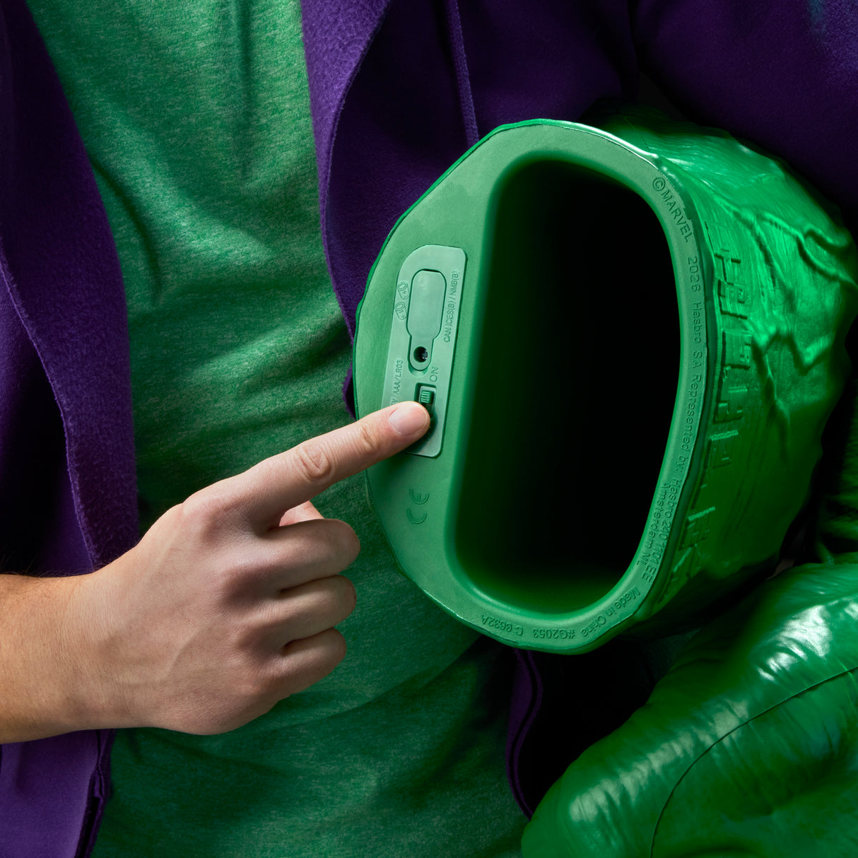 Marvel Legends Series Incredible Hulk Premium Roleplay Fists with Smash 'N Bash Sound FX