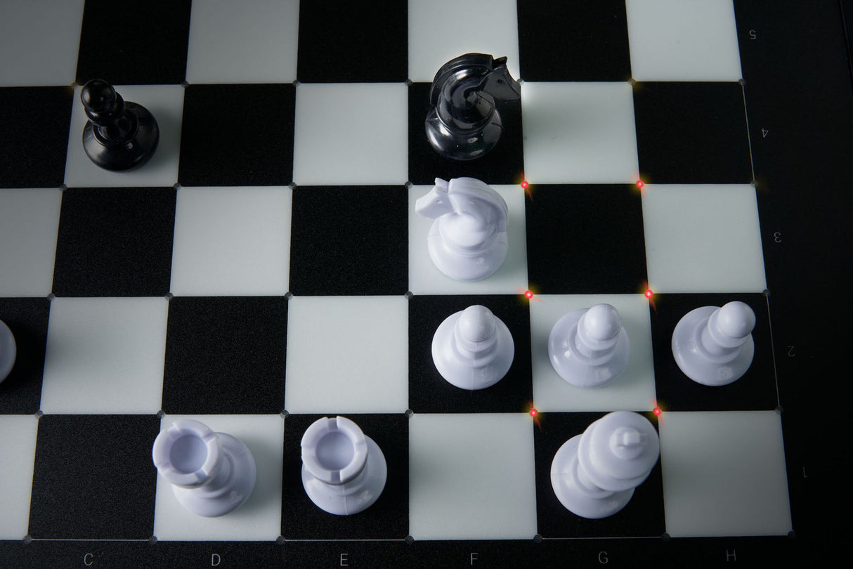 Millennium E-One Online Chessboard - Chess Computer