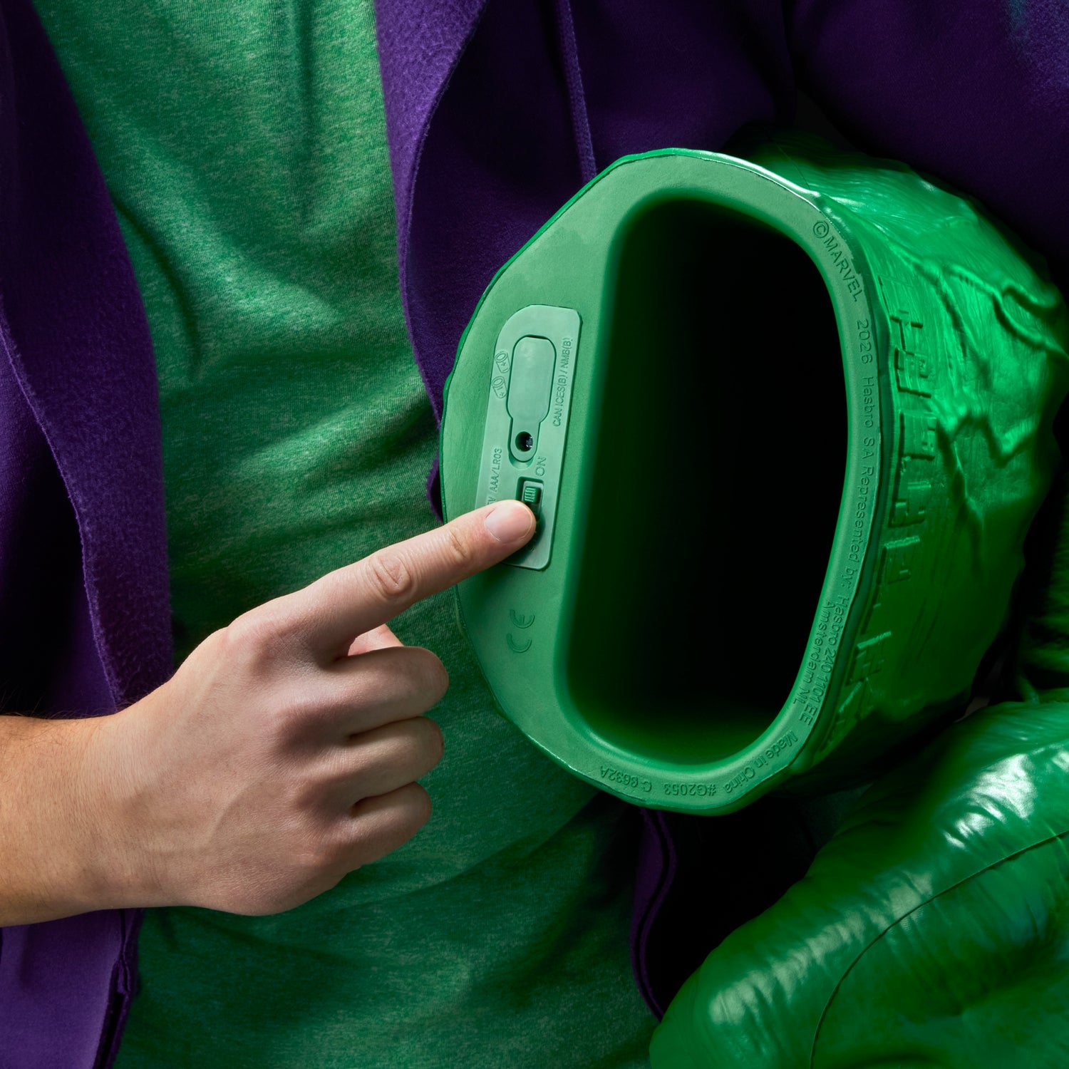 Marvel Legends Series Incredible Hulk Premium Roleplay Fists with Smash 'N Bash Sound FX